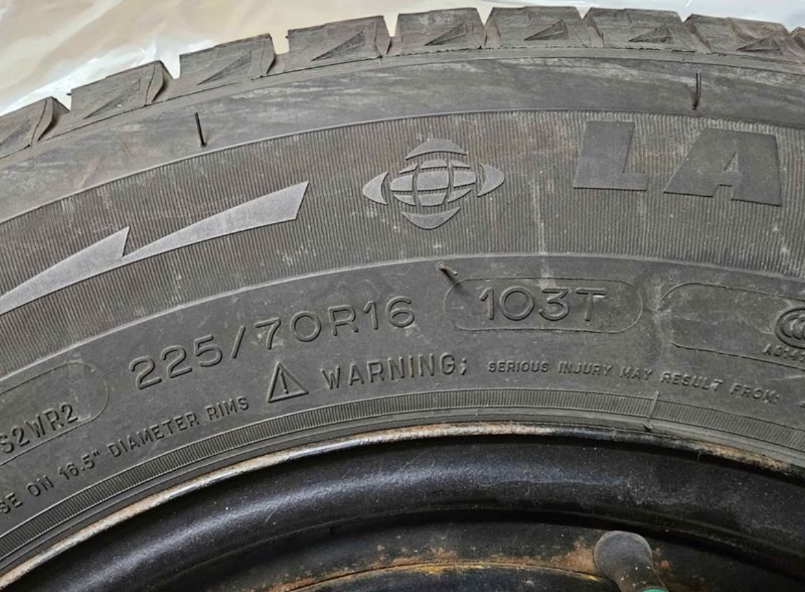 Michelin winter tire set 225/70/16  - 114.3x5 - photo 3