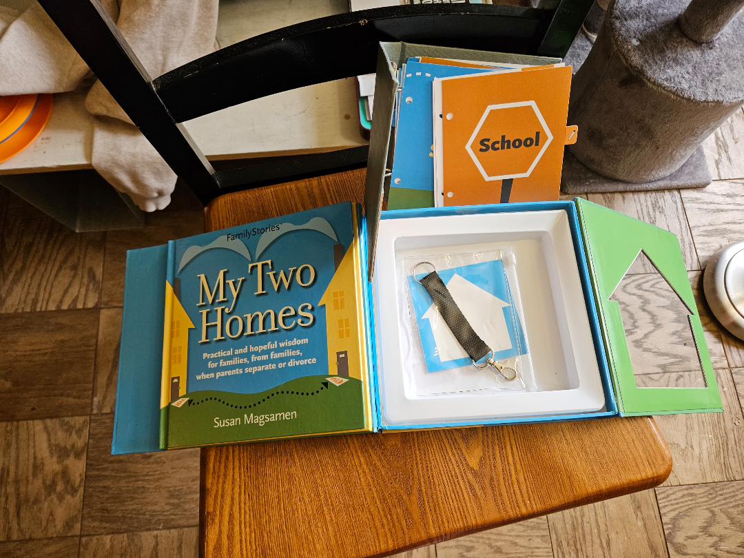 BOX BOOK:  MY TWO HOMES image indicator(4)