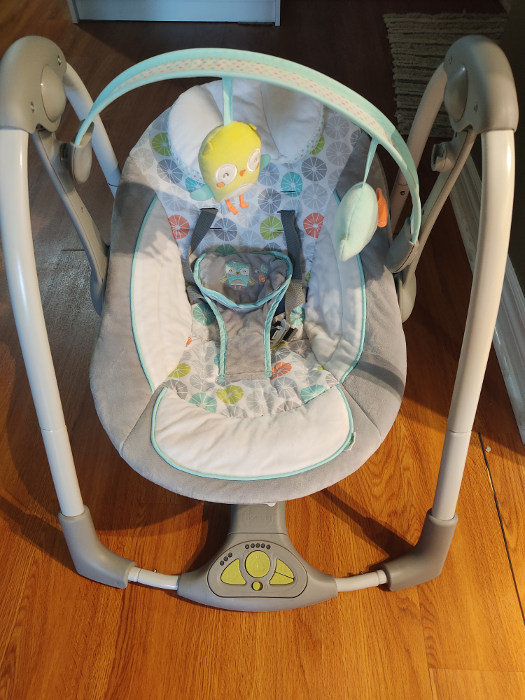 Baby swing thumbnail