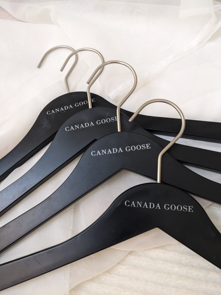 ❄️ 2 hangers Canada Goose image indicator(3)