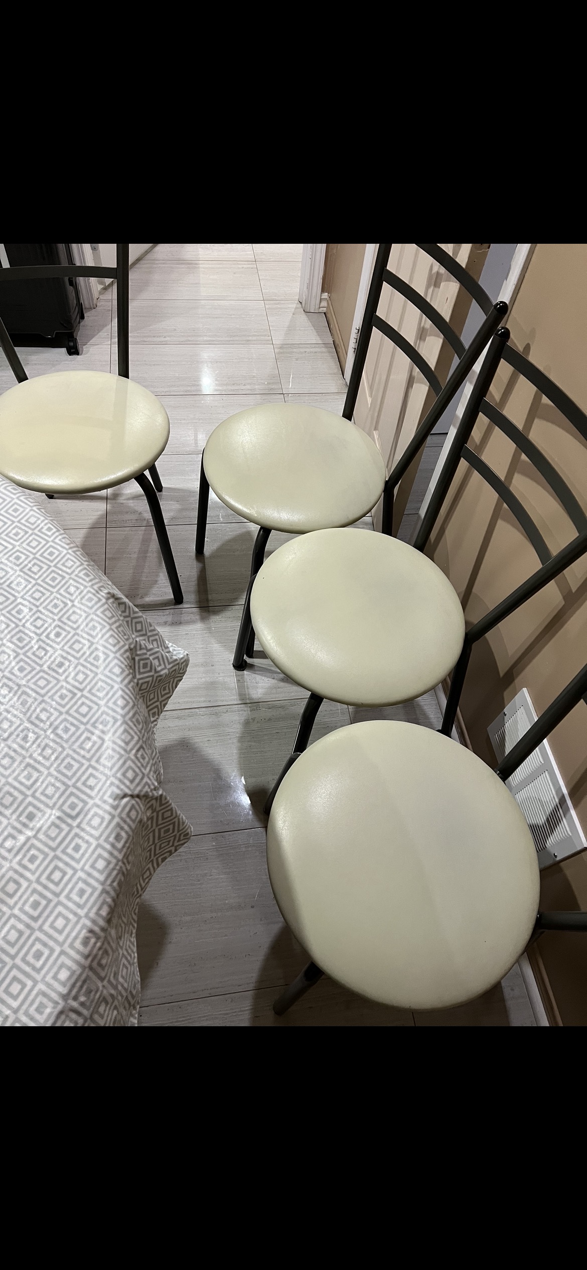 Dining table with 4 chairs - photo 3