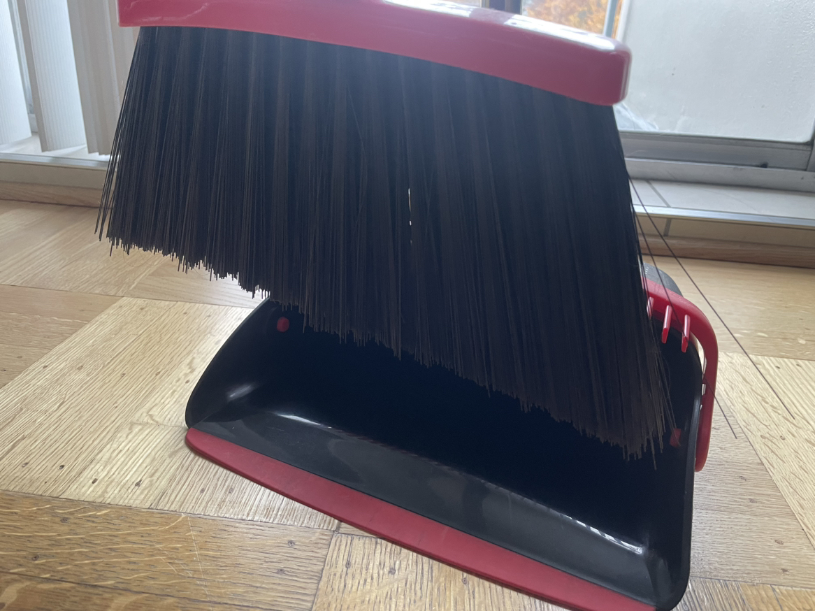 Brush and dustpan - photo 3