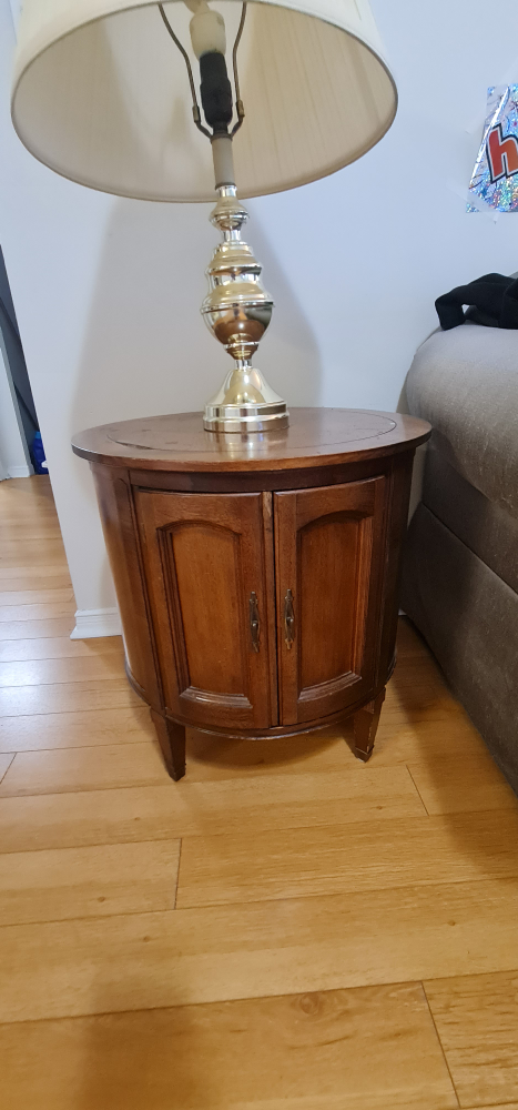 table lamp with antique table - photo 2