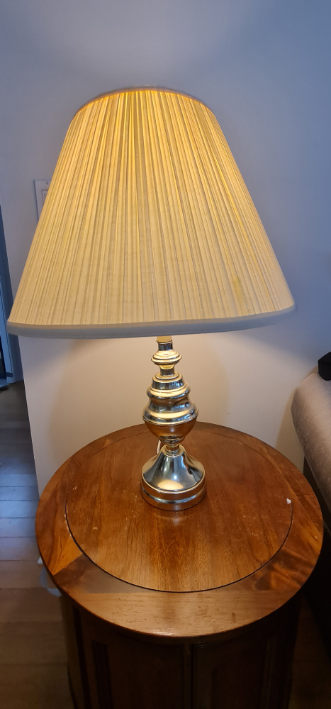 table lamp with antique table - photo 5