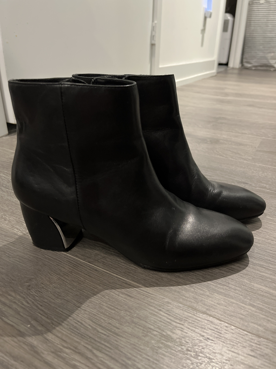 FLASH SALE leather boots Size 7M