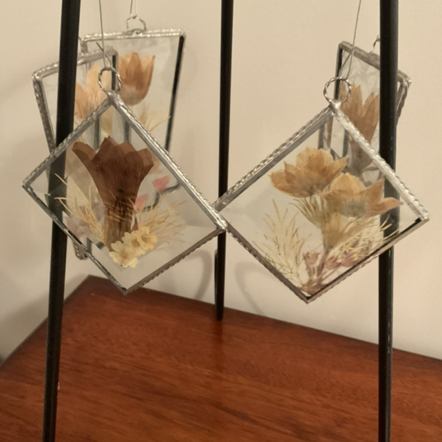 ⭐️ 5 Beautiful Delicate Vintage Pressed Flower Sun Catchers - photo 3