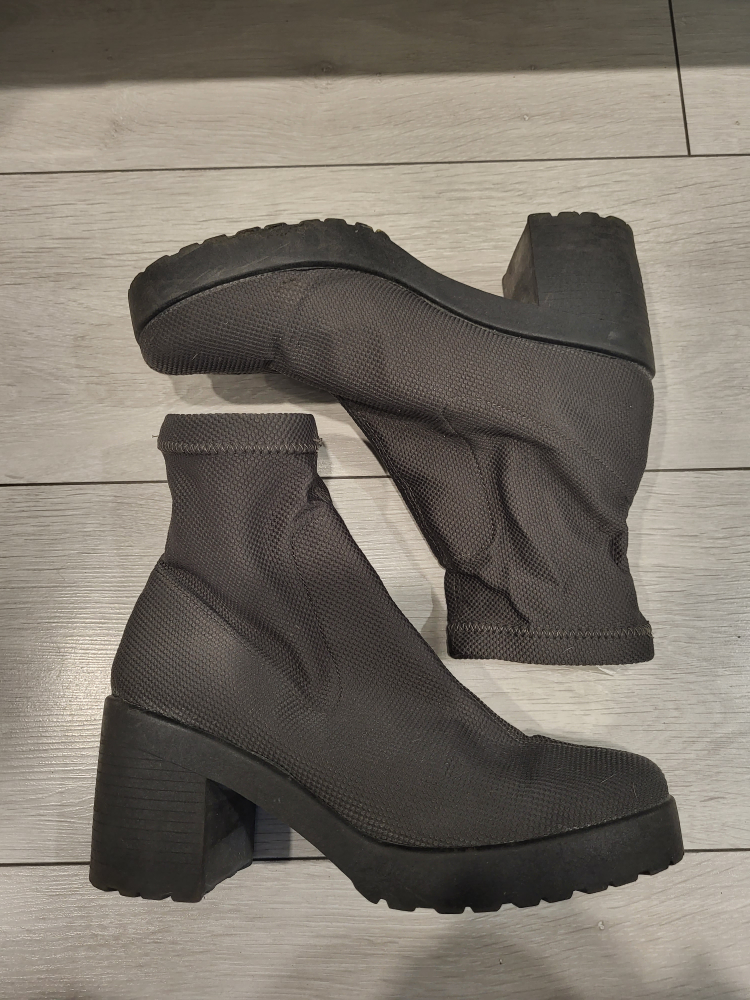 grey casual sock boot