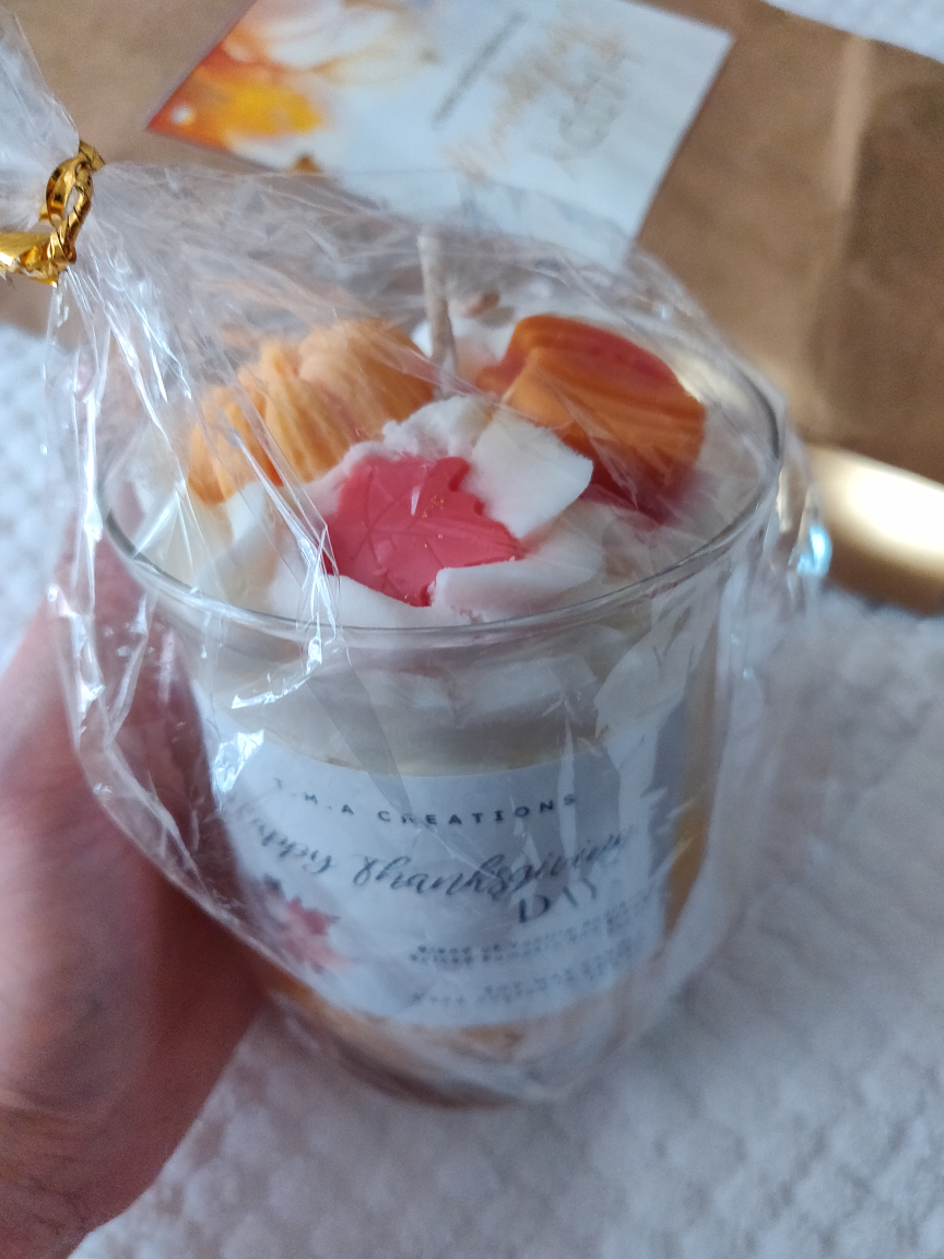 Brand new Handmade vanilla pumpkin soy wax candle 11.5oz image indicator(2)