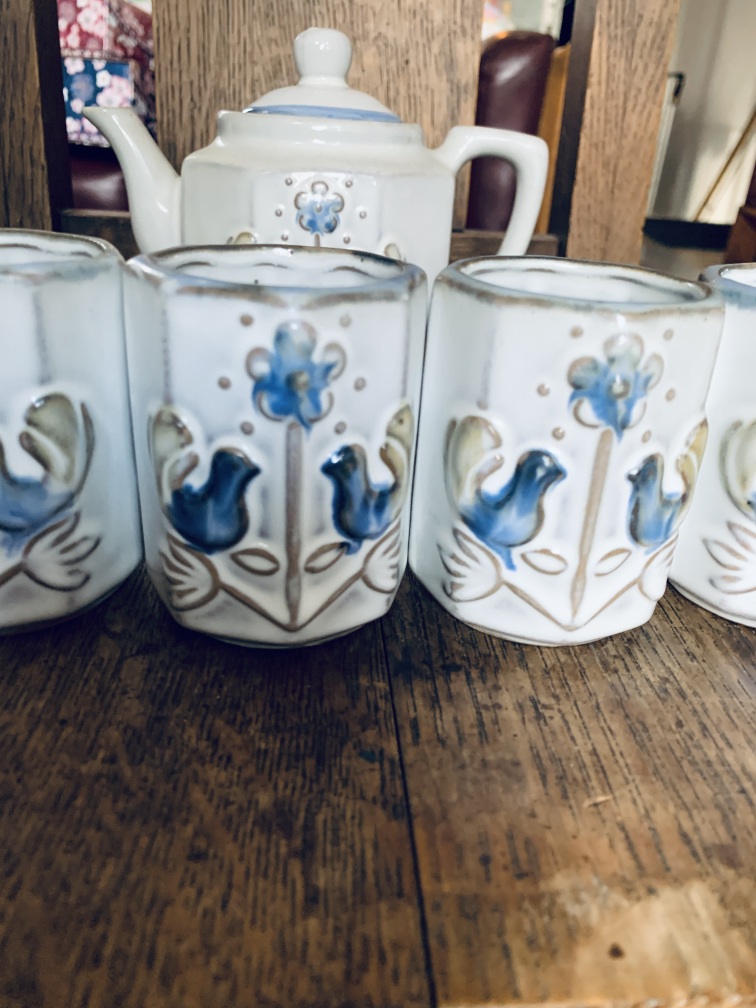 Really Pretty Vintage White and Blue Tea Set image indicator(3)