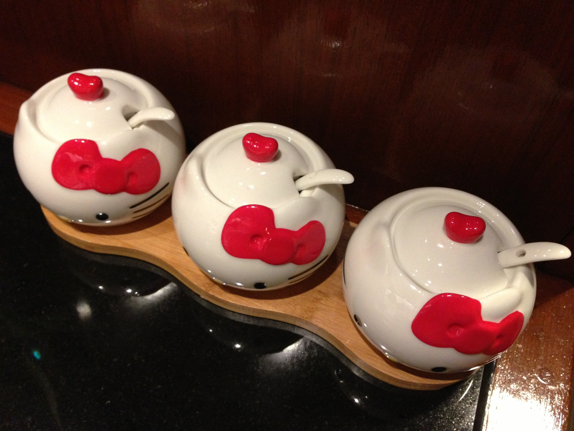 Hello Kitty 3 Condiment jars set with spoons image indicator(2)