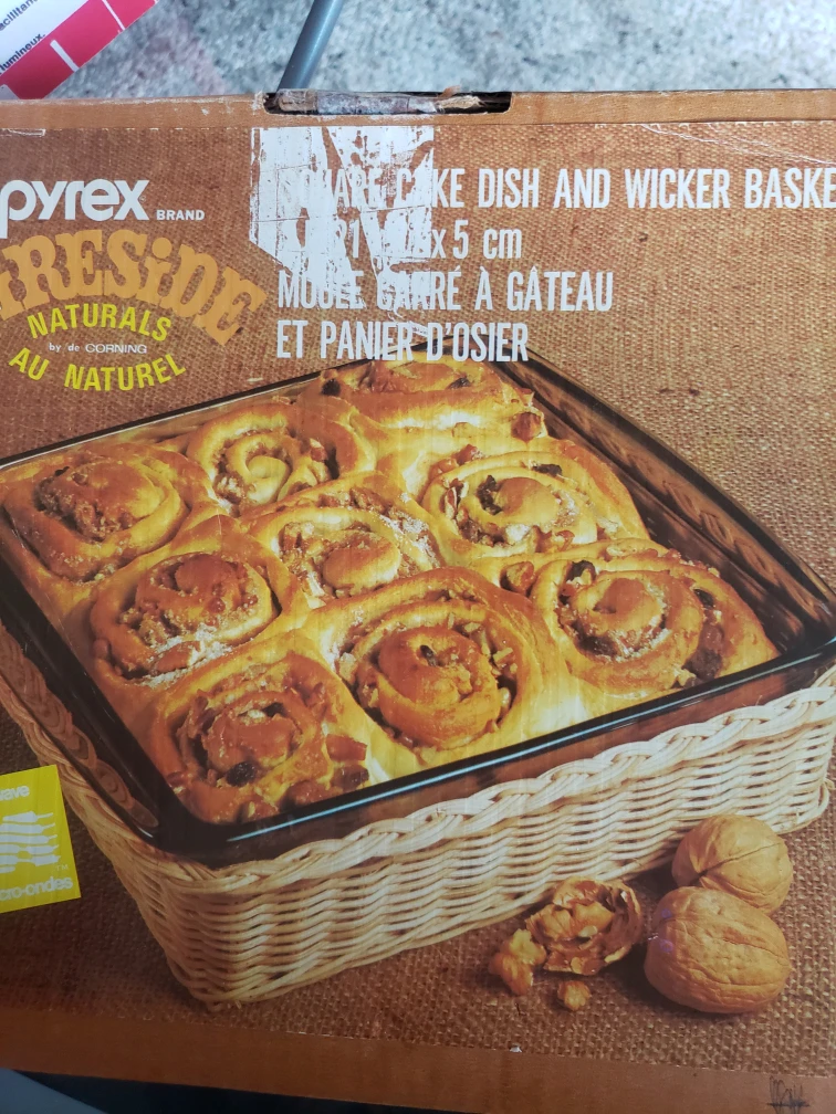 PYREX Cake Dish with Wicker Serving Basket
