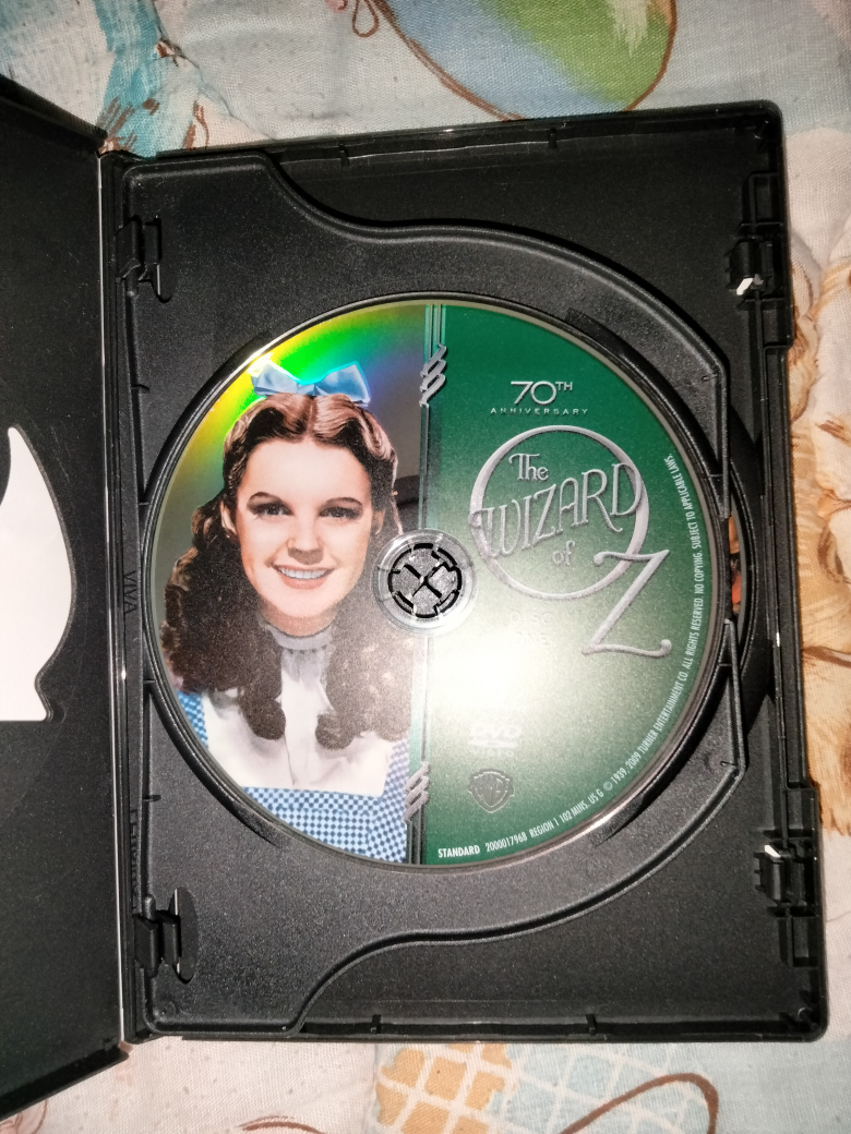 #FREECYCLE: The Wizard Of Oz 70th Anniversary DVD - photo 3