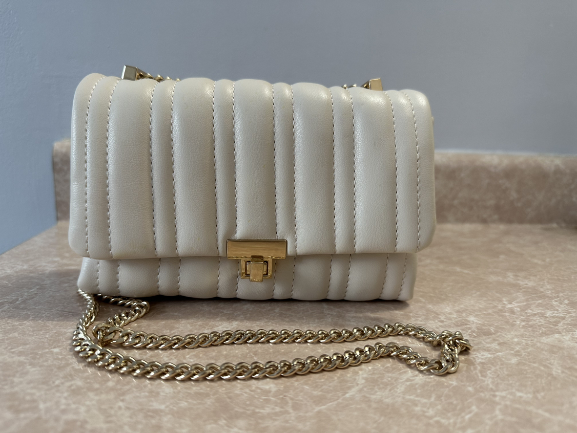 Beautiful Purse thumbnail