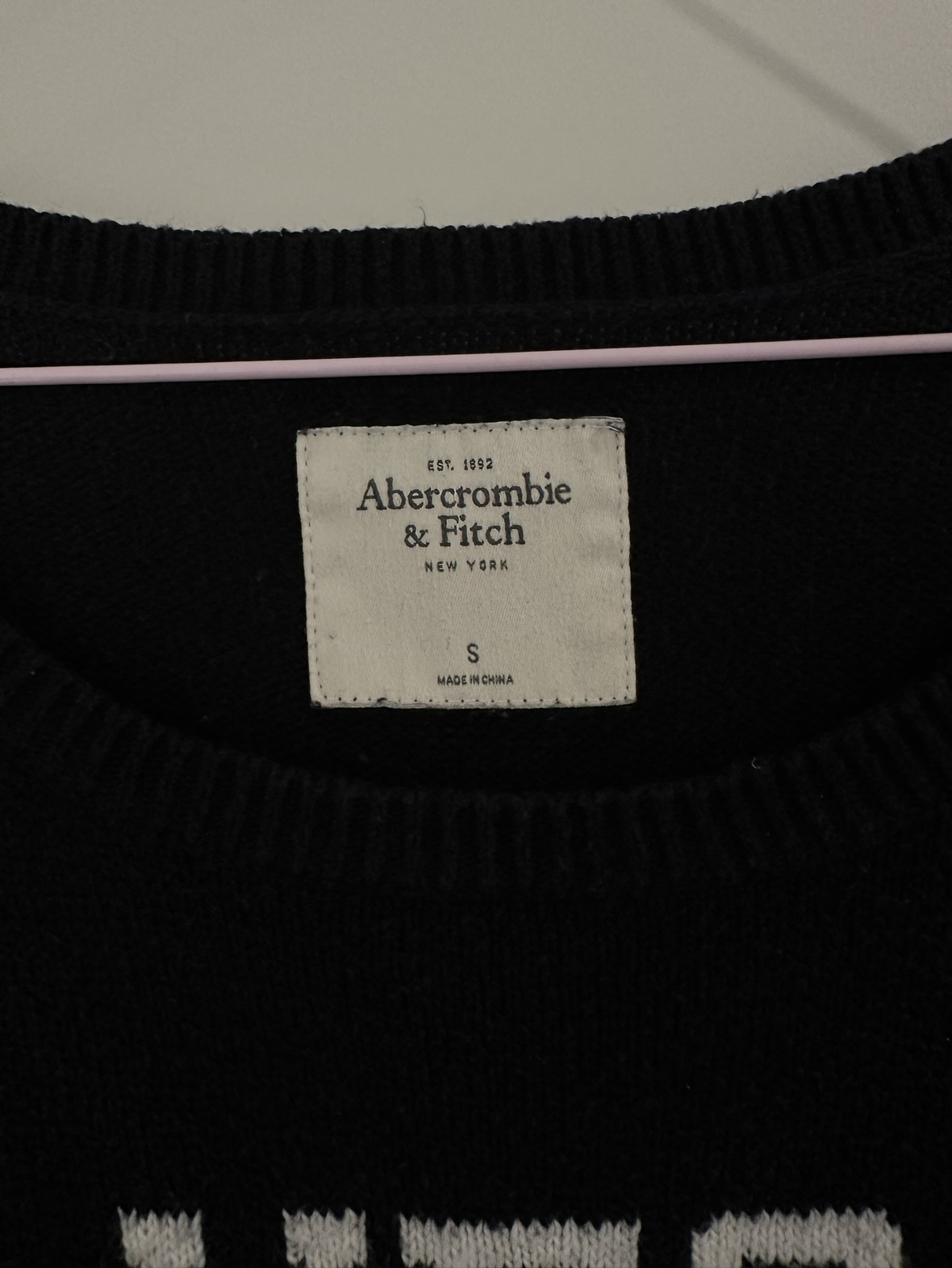 01 Abercrombie and Fitch Sweater A&F image indicator(2)