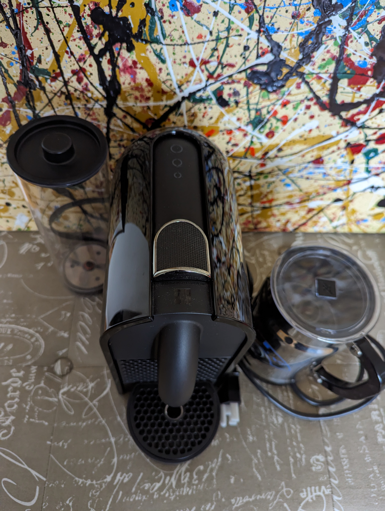 *NESPRESSO* Original Line Coffee Maker with Milk Frother image indicator(3)