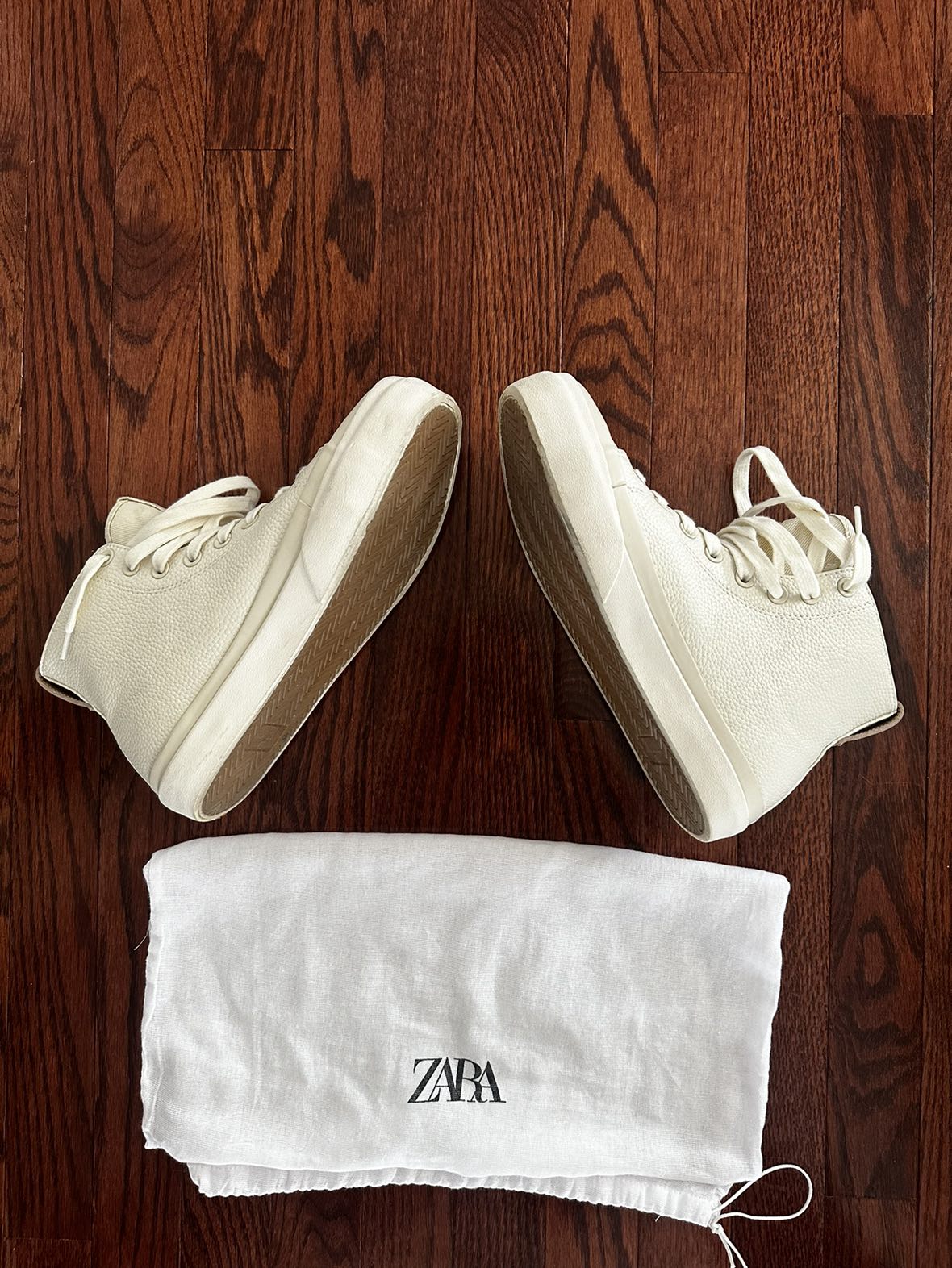 WORN ONCE Size 8-9 high top Sneakers with dust bag - photo 3