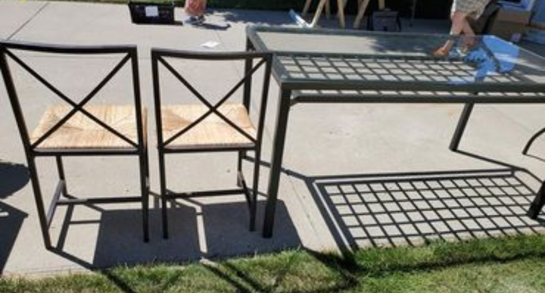 Iron and Glass Table w/ 4  Iron and Wicker Chairs - photo 3