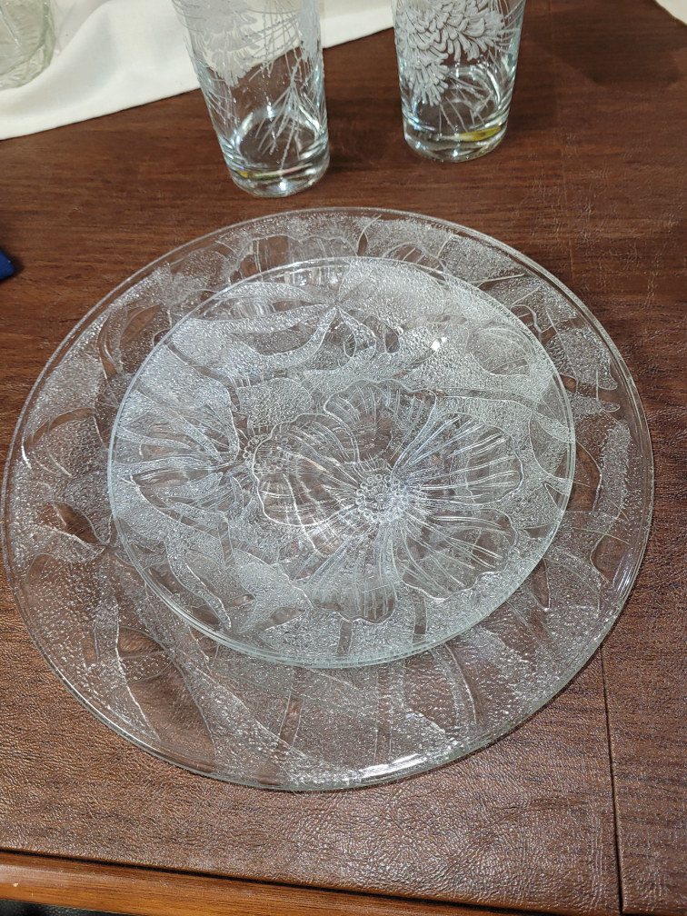 Beautiful Glass Plate Settting for 12-Beautiful Christmas Set - photo 2