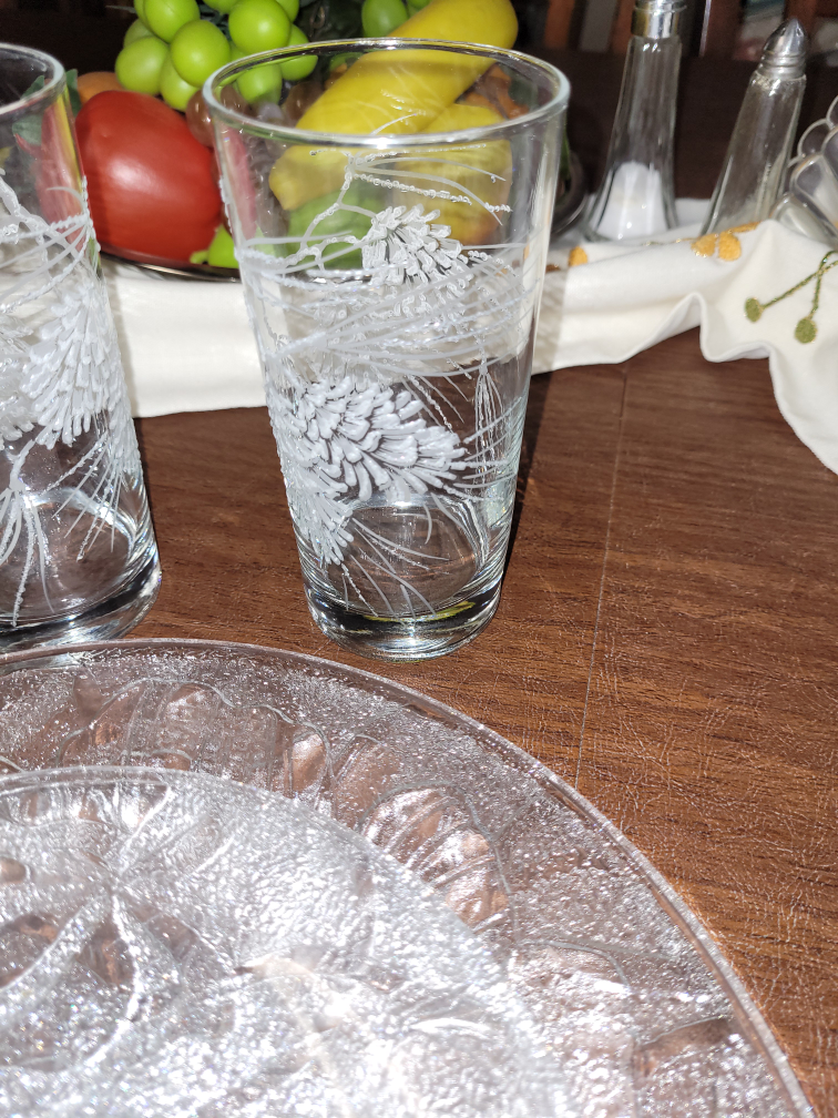 Beautiful Glass Plate Settting for 12-Beautiful Christmas Set - photo 3