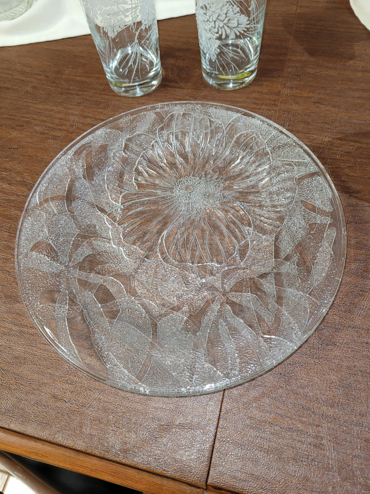 Beautiful Glass Plate Settting for 12-Beautiful Christmas Set - photo 4