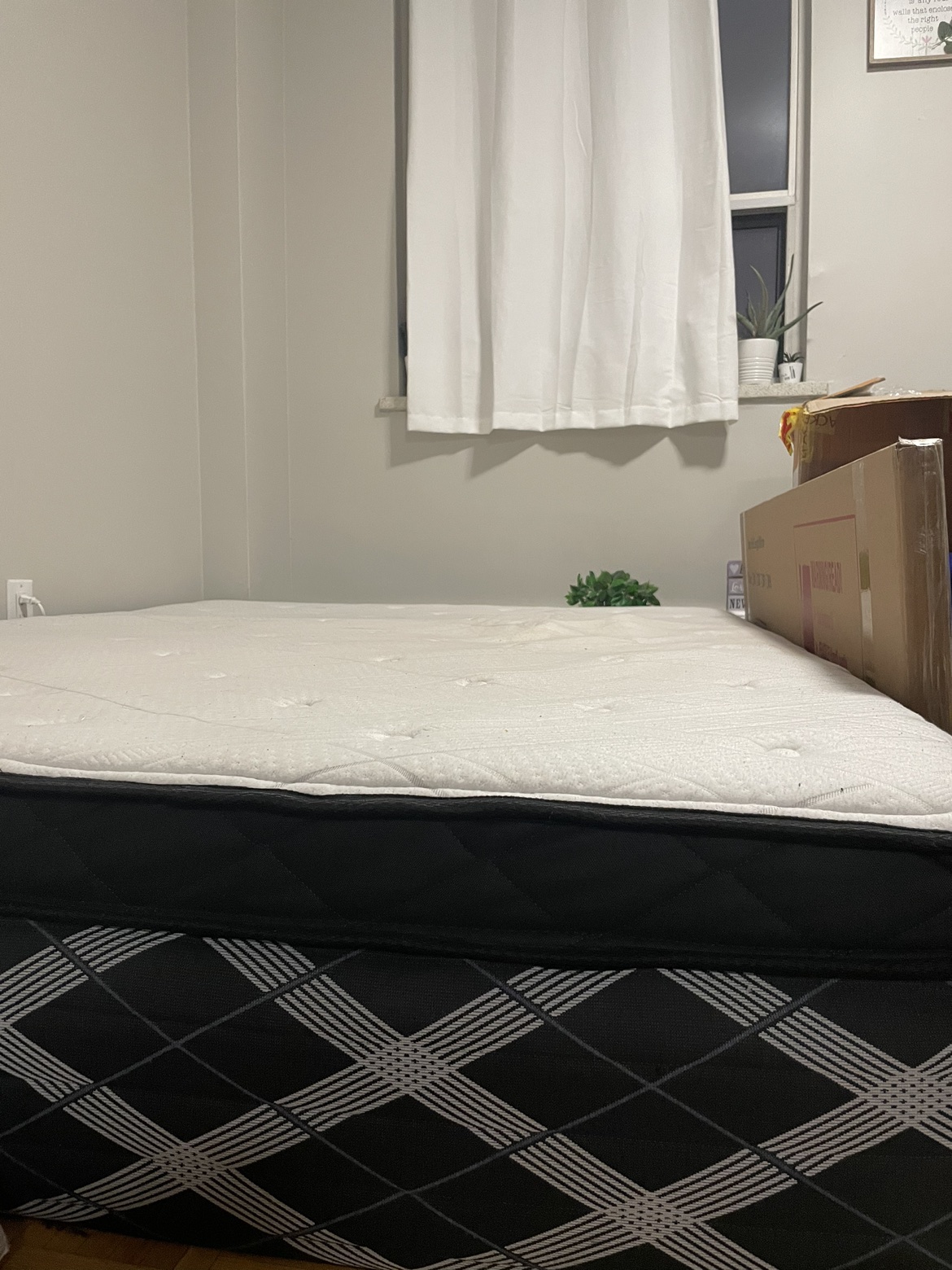 Queen mattress - photo 2