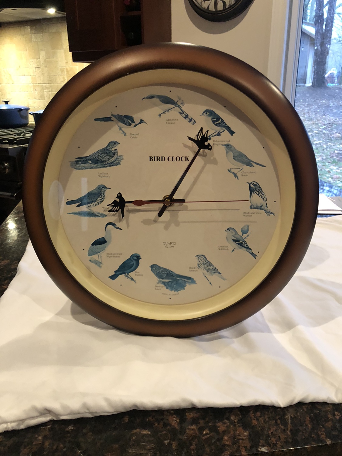 Singing bird clock