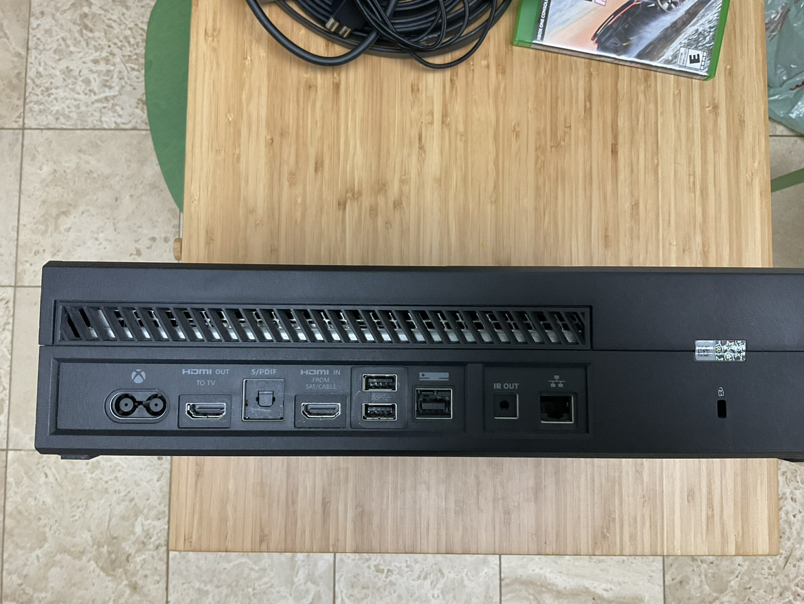 Xbox One Console with games image indicator(3)