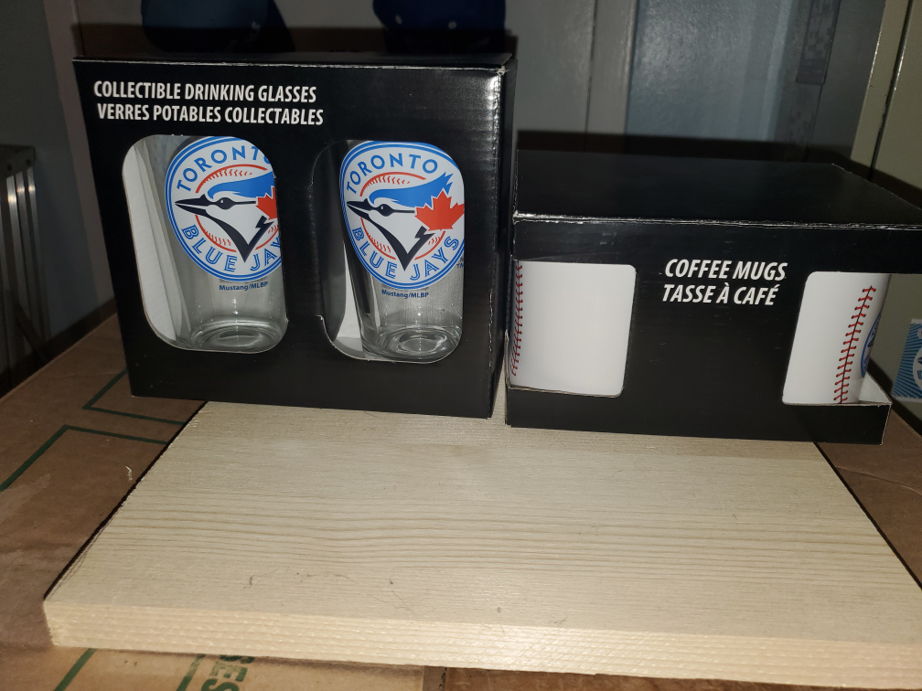 coffee cups and glasses - photo 2