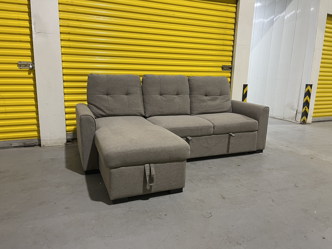 FREE DELIVERY | Beautiful Pullout Sectional with Storage - photo 3