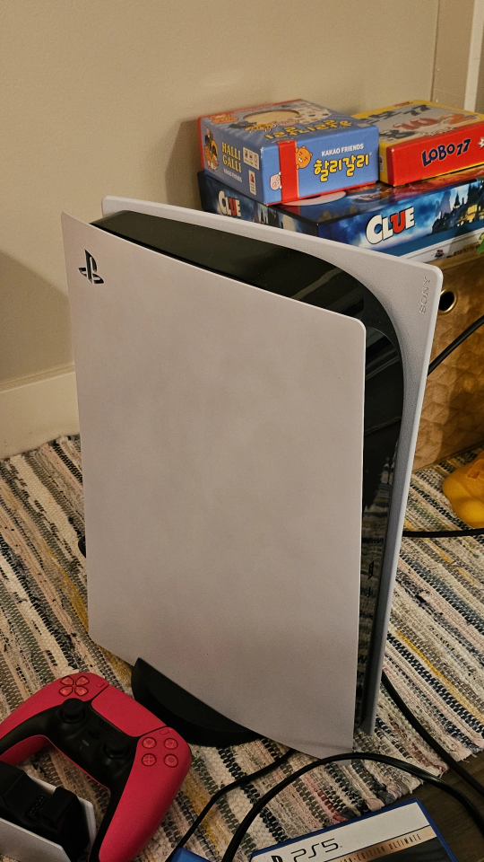 ps5 + charging station + 3 controllers + 3 games - photo 4