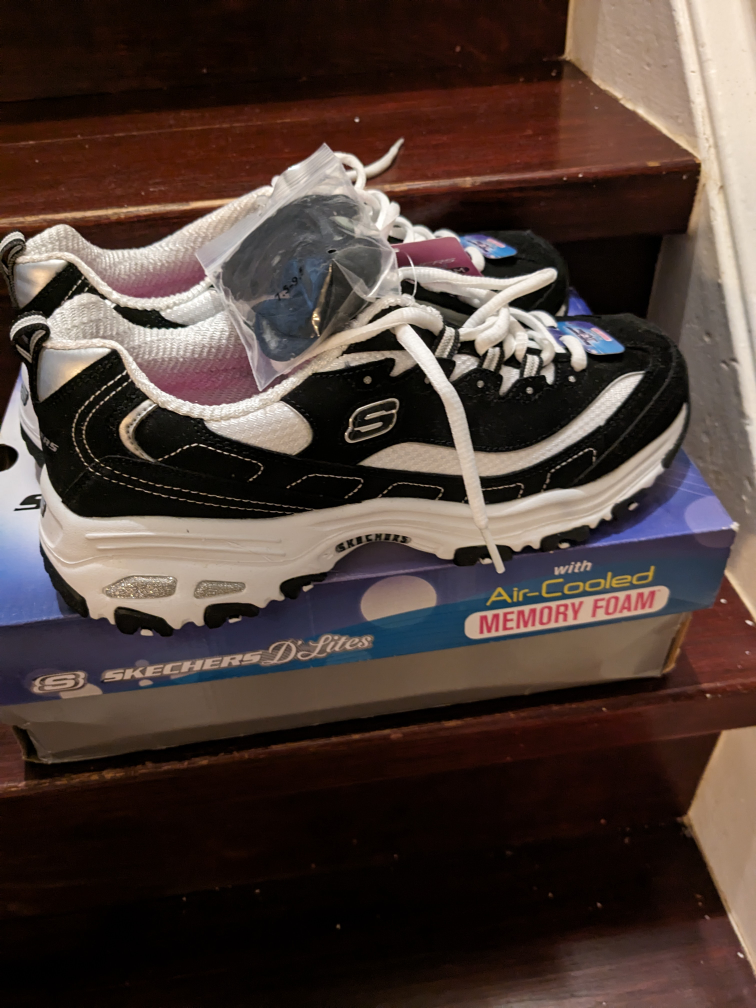 ladies sketchers running shoes