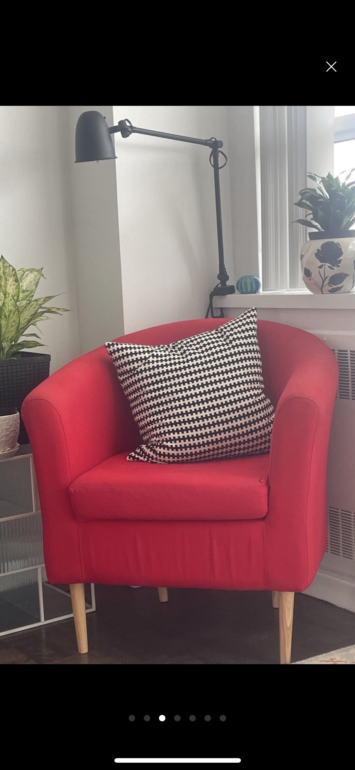 free furniture 2 available❄️ image indicator(5)