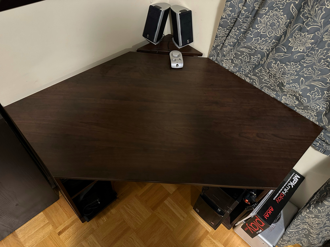 Corner Desk