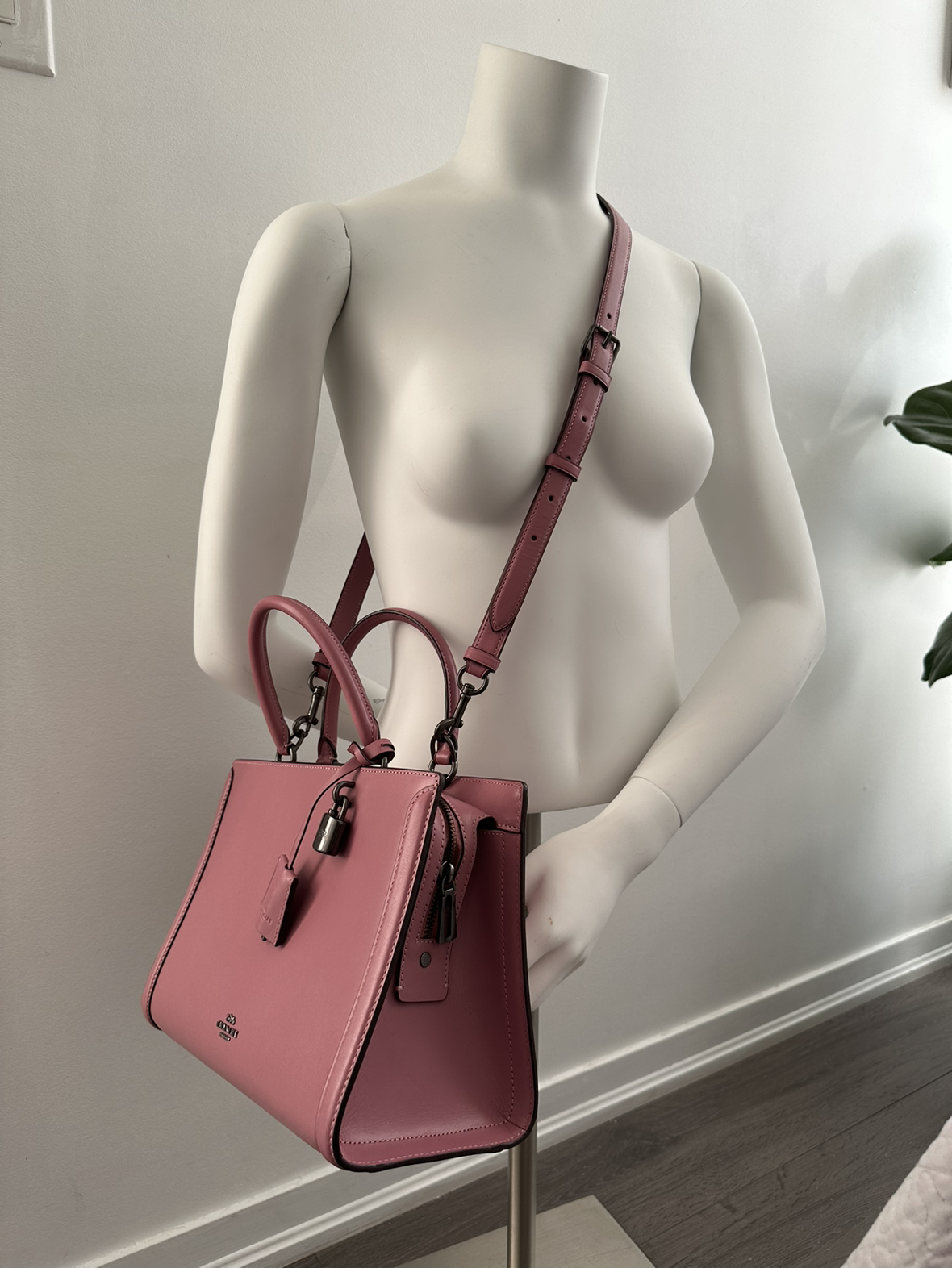 Medium size Carryall leather bag - photo 2