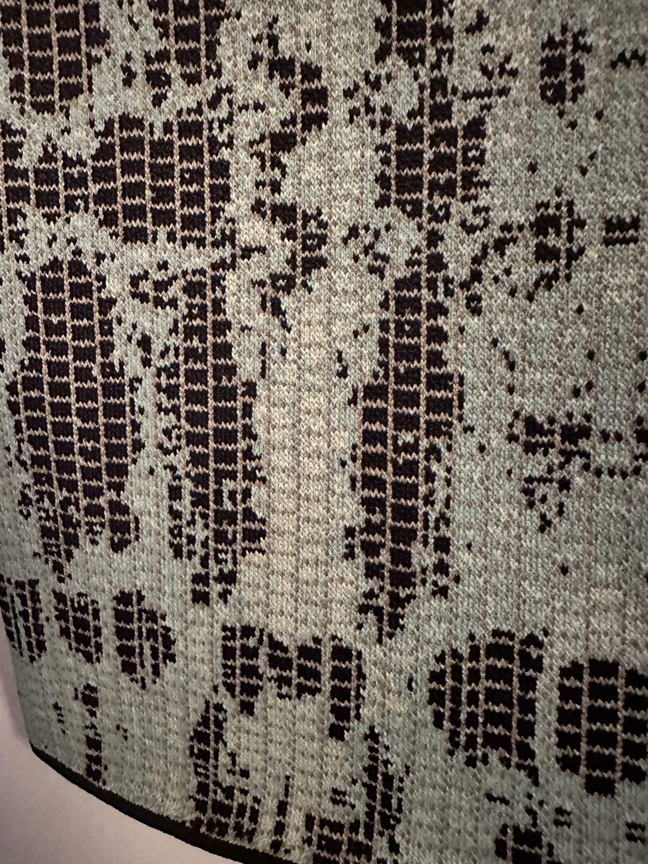 BNWT BCBG Bandage Skirt image indicator(3)