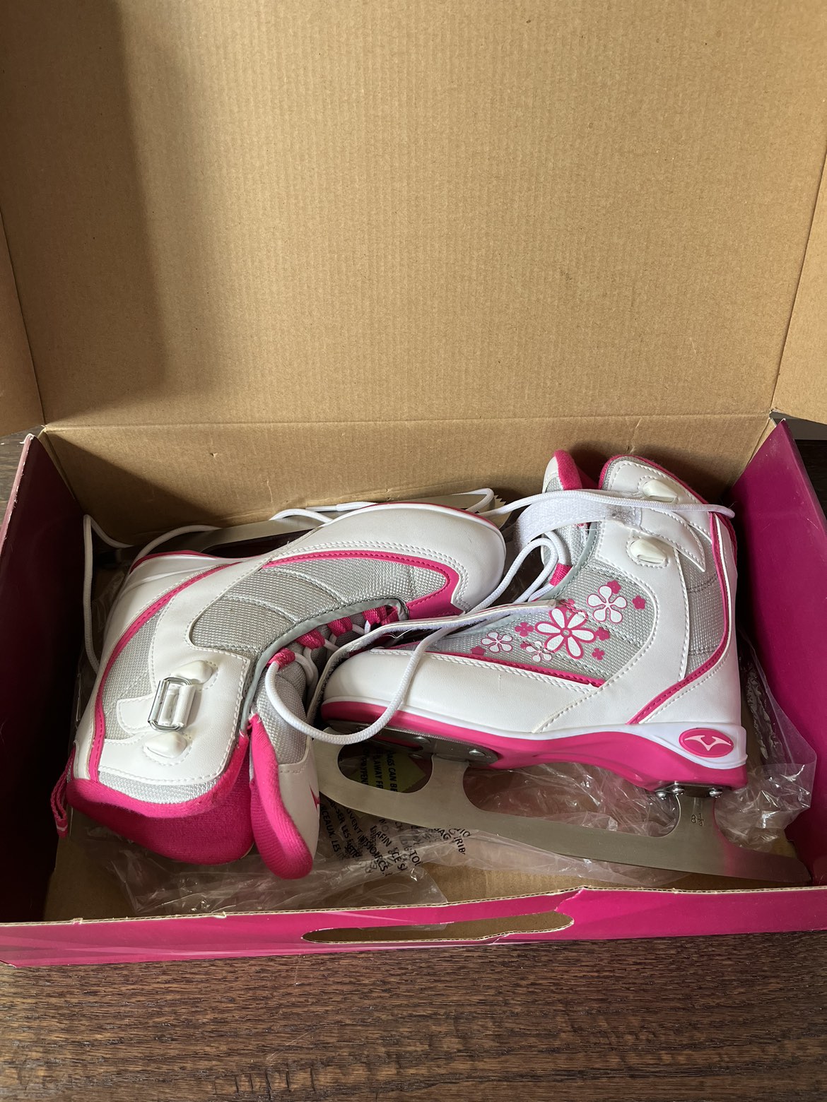Skates Size 2- BARELY USED! Still in original box!! - photo 2