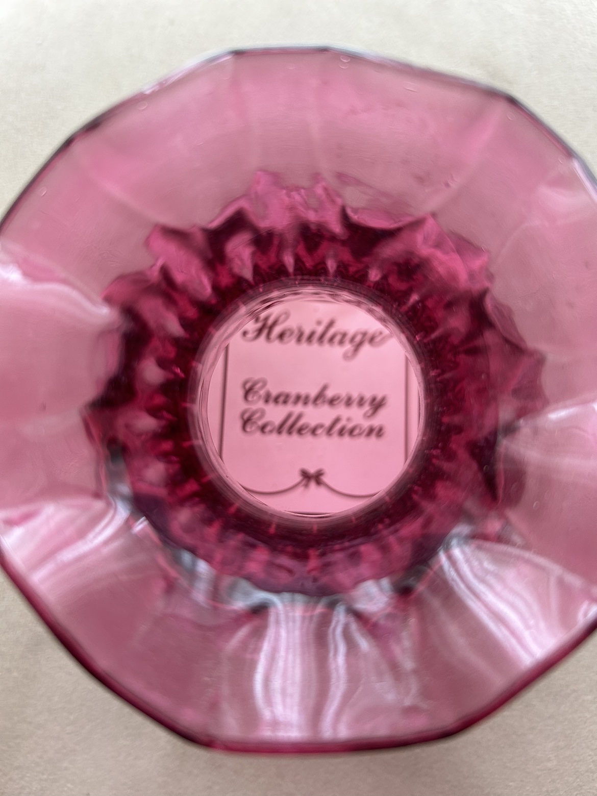 Heritage Cranberry collection vase ❄️ image indicator(2)