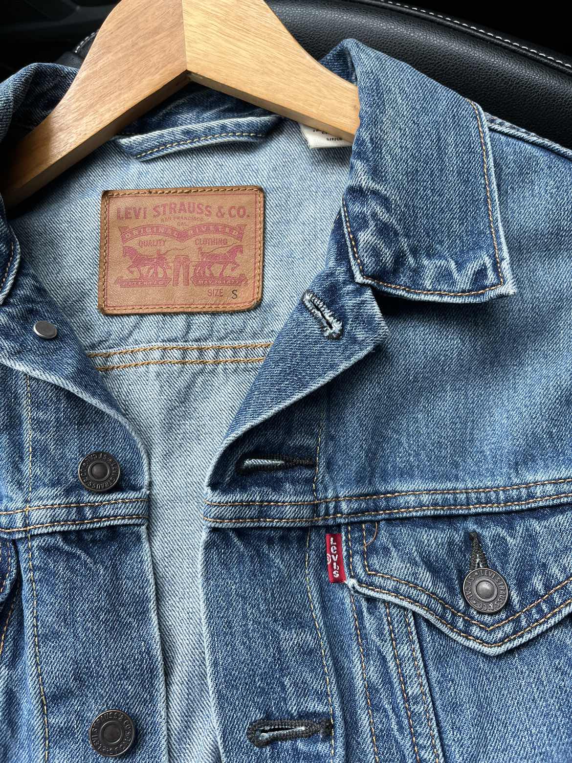 Levi’s Denim Women’s Jacket size Small - photo 2