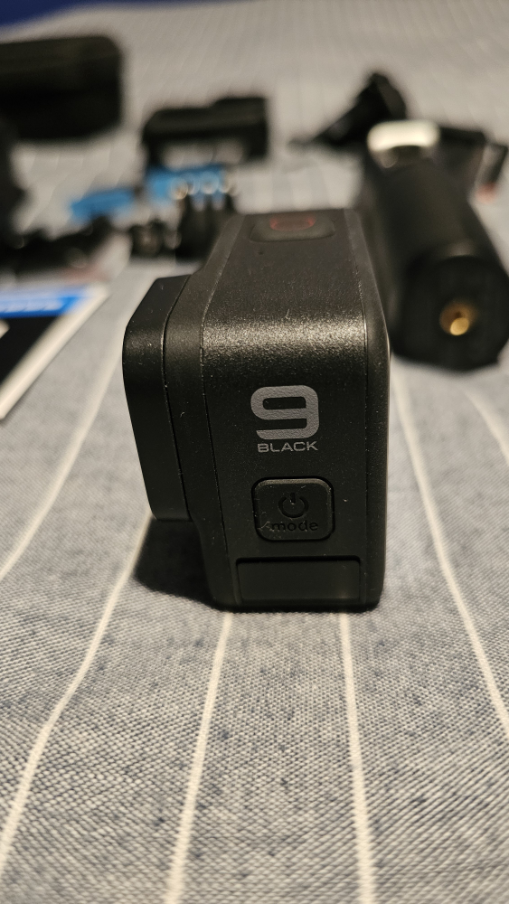 GoPro Hero 9 + accessories image indicator(2)