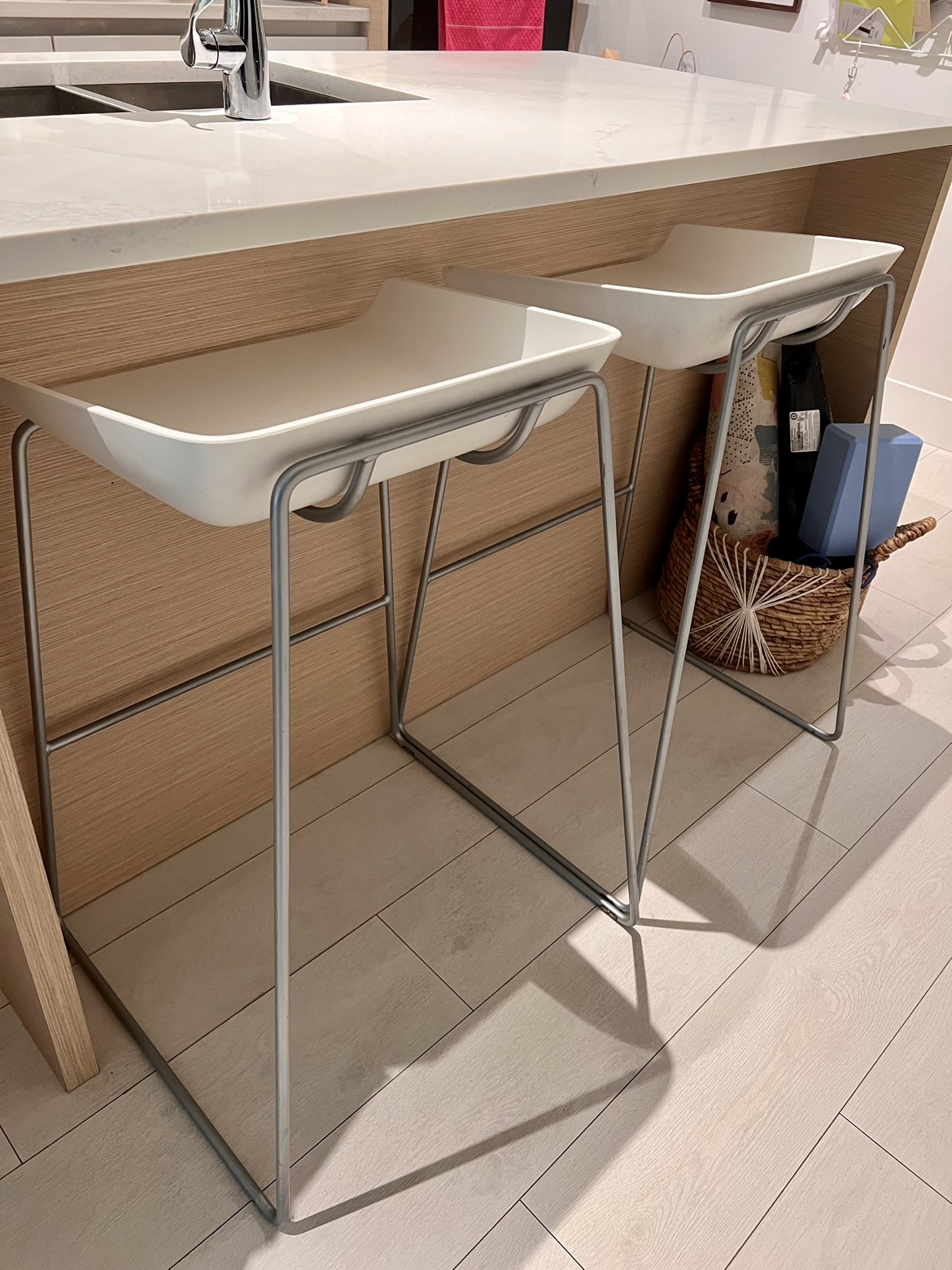 White metal bar stools - photo 2