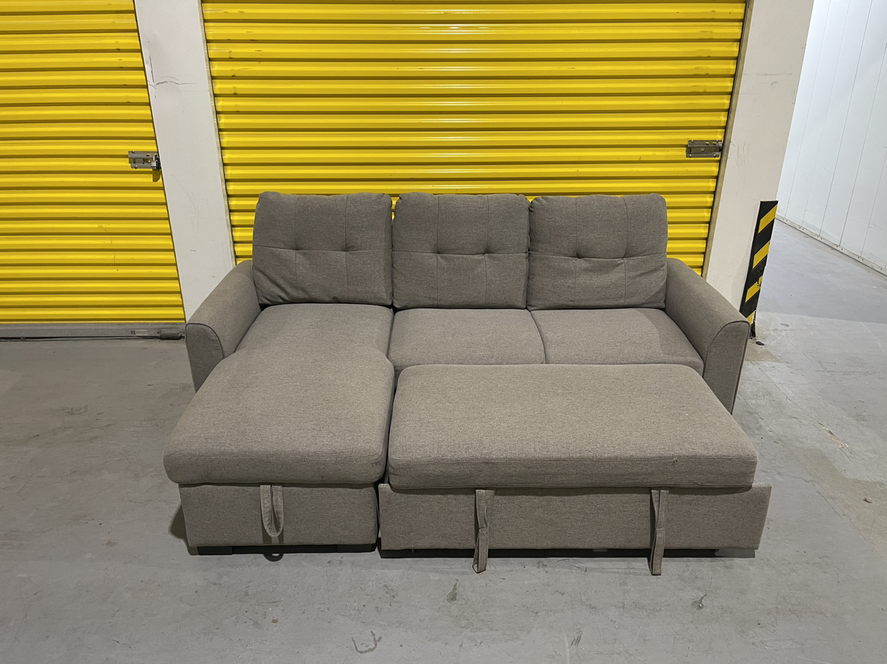 FREE DELIVERY | Beautiful Pullout Sectional with Storage - photo 4