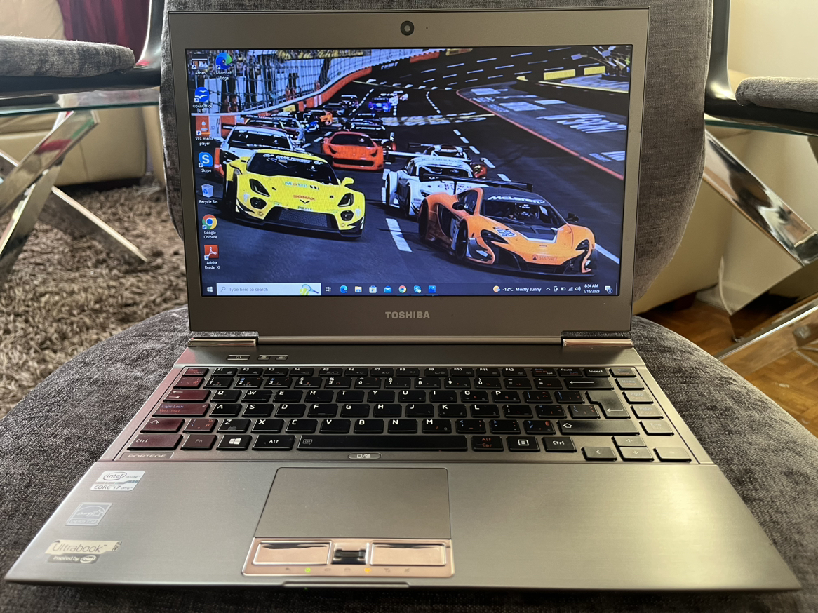 Gaming i7 Slim Toshiba 10 gb Ram 128 gig SSD camera Good Battery