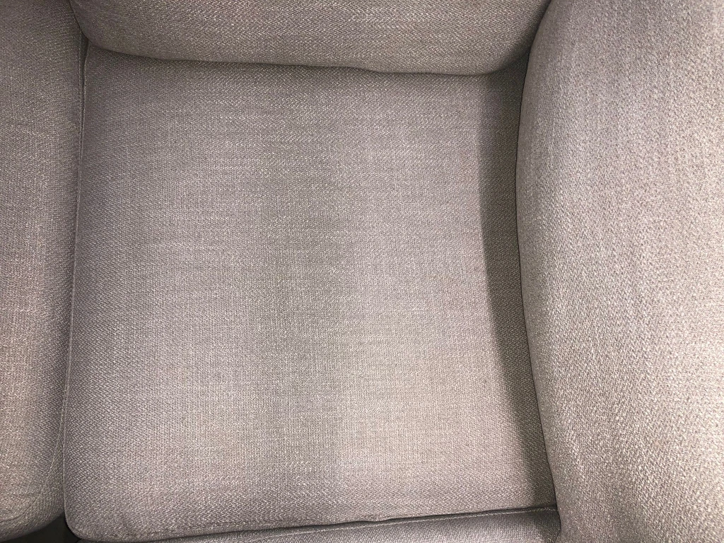 FREE DELIVERY 🚚💨4 SEATER LIGHT BEIGE MODERN SECTIONAL SOFA/COUCH image indicator(7)