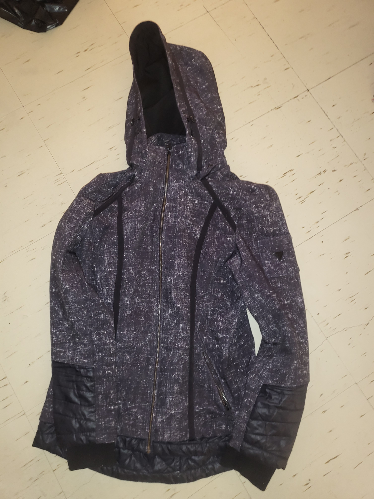 woman's guess slik wear jacket