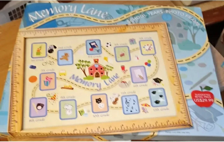 Memory Lane School Years Photo Frame❄