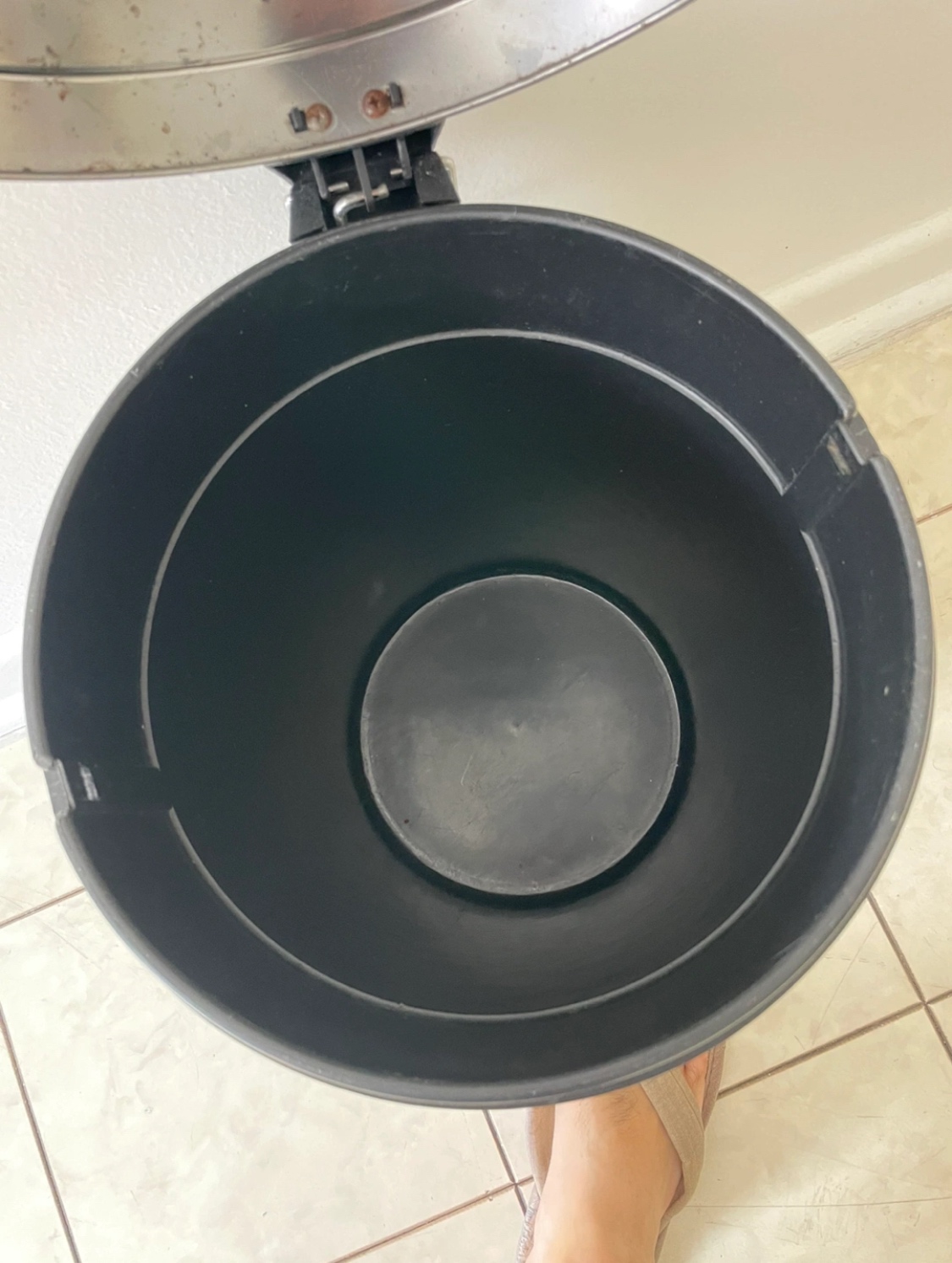 Step Trash bin 28 litre image indicator(3)