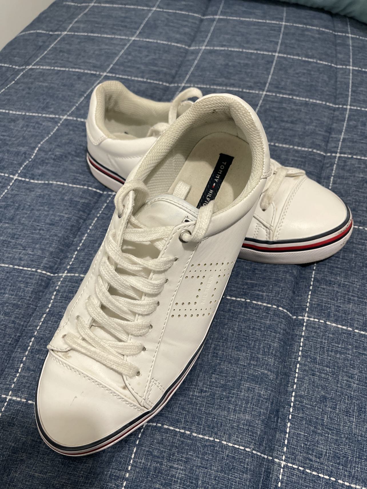 Tommy Hilfiger image indicator(3)