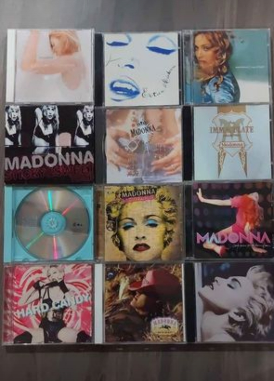 Madonna CD photography. image indicator(2)