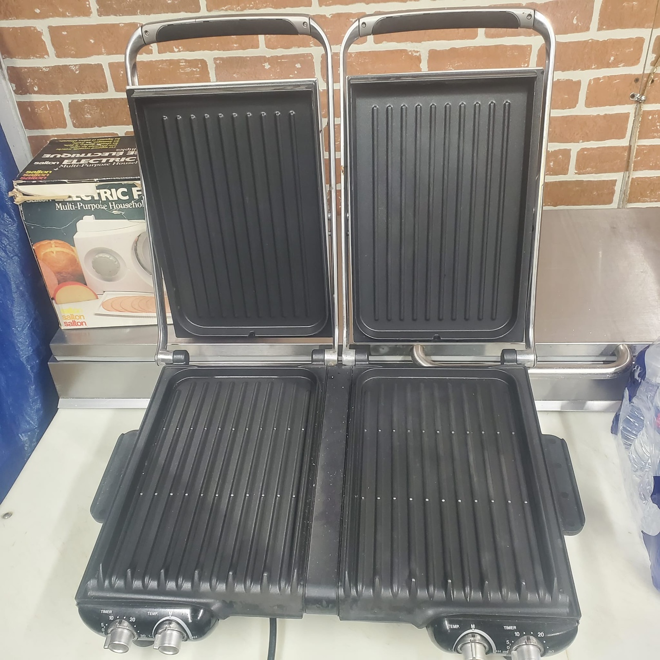 Sandwich presser Grill