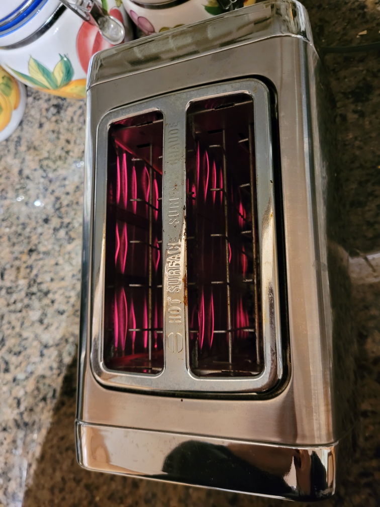 Sparkling Stainless Steel 2-Slice Toaster image indicator(7)